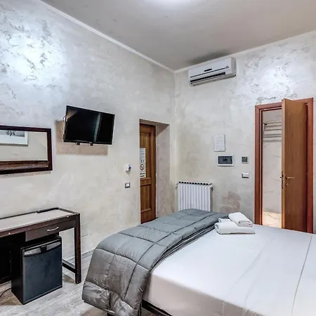 Отель Family House