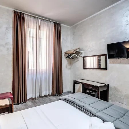 Отель Family House *