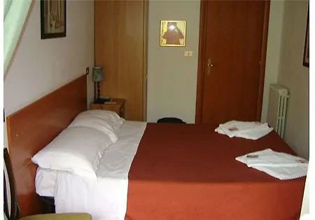 Family House Hotel *